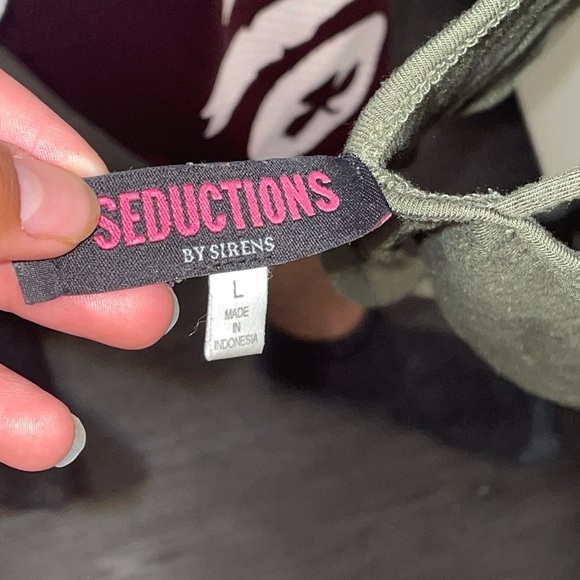 Backless/ Straps Amry Green bodysuit ✨ - Picture 3 of 5